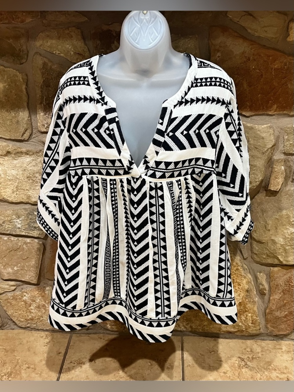 Old Navy Black & White Lined Tribal Print Blouse Women's Plus 3X Aztec Babydoll - Picture 4 of 14